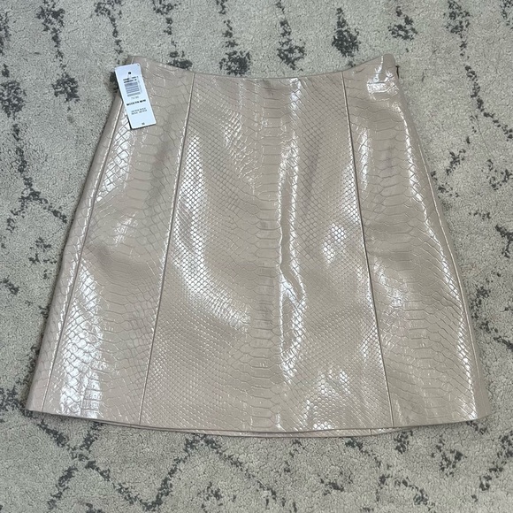 NWT! babaton faux leather mini skirt - Picture 3 of 7